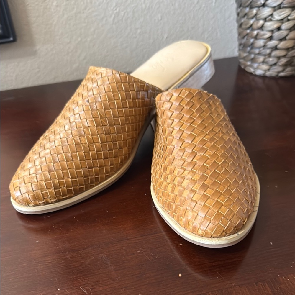 Stylish Tan Woven Mules